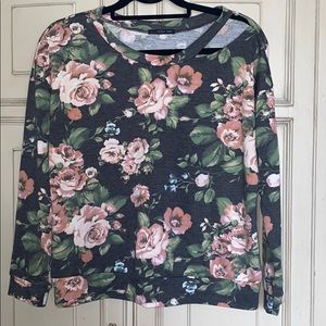 Lightweight floral sweatshirt with cut out.